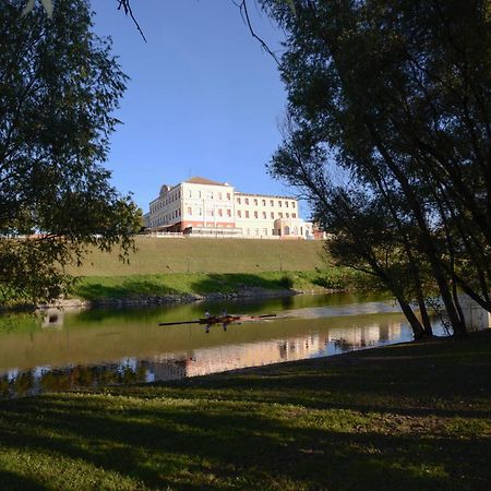 באיה Duna Wellness Hotel מראה חיצוני תמונה