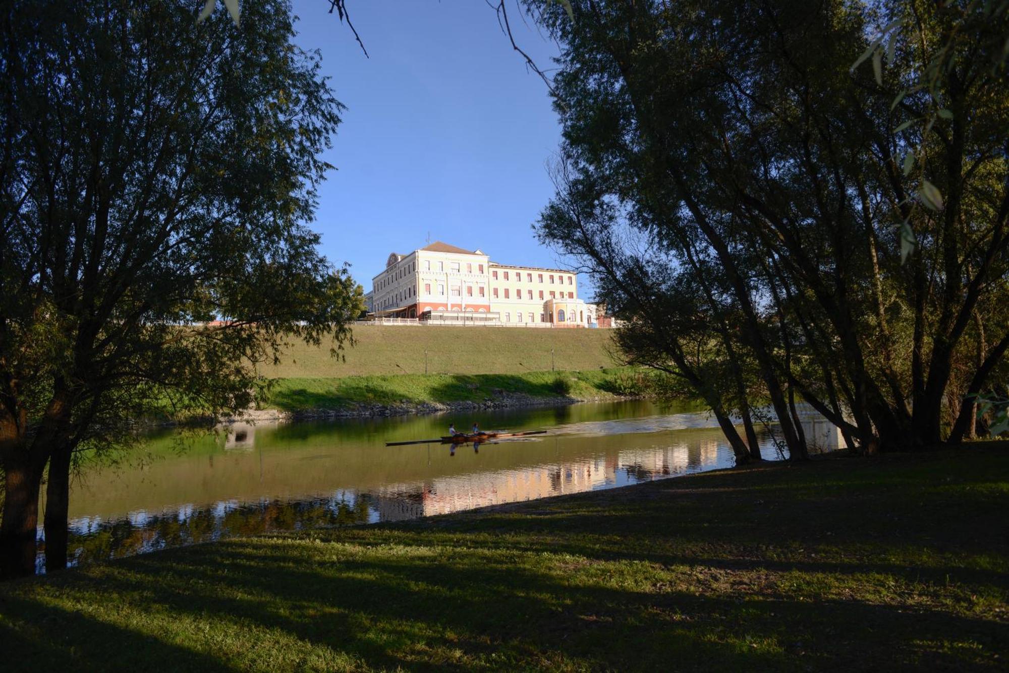 באיה Duna Wellness Hotel מראה חיצוני תמונה