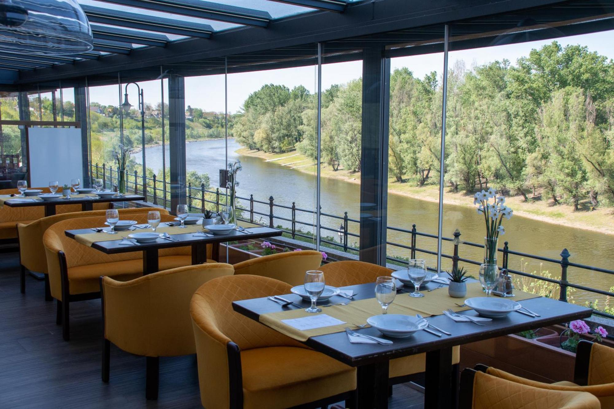 באיה Duna Wellness Hotel מראה חיצוני תמונה