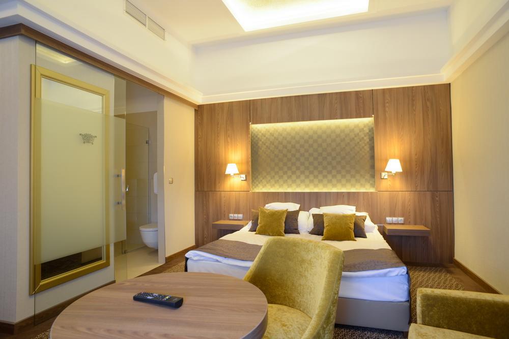 באיה Duna Wellness Hotel מראה חיצוני תמונה